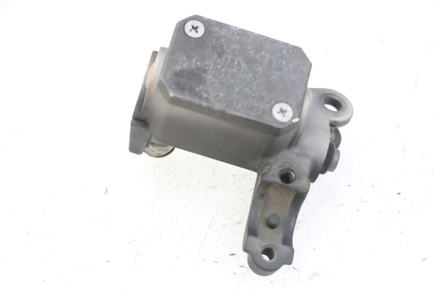 photo de MASTERCYLINDER ANTERIORE YAMAHA X-MAX XMAX 125 (2010 - 2013) - Primo piano tecnico