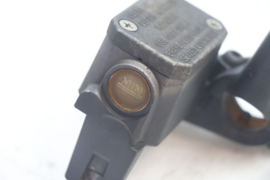 photo de MASTERCYLINDER ANTERIORE YAMAHA XMAX X-MAX 125 (2006 - 2009) - Altra angolazione