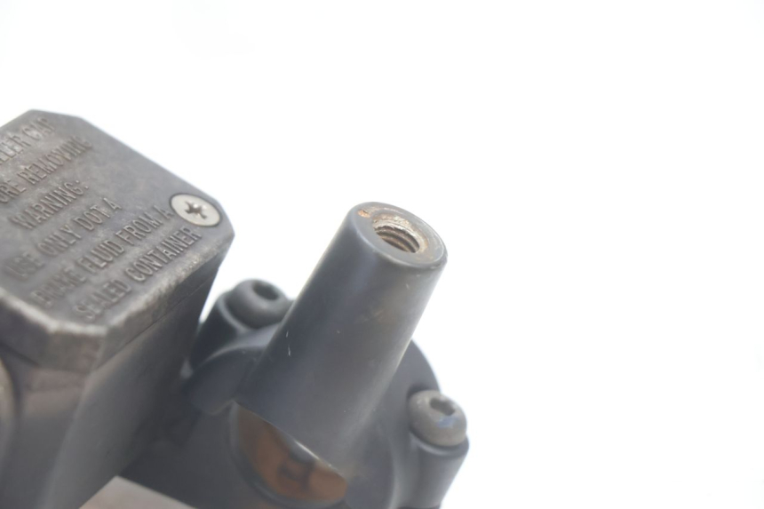 photo de MASTERCYLINDER ANTERIORE YAMAHA XMAX X-MAX 125 (2006 - 2009) - Primo piano tecnico