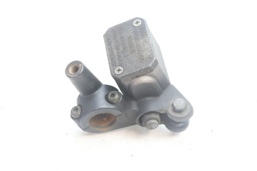 photo de MASTERCYLINDER ANTERIORE YAMAHA XMAX X-MAX 125 (2006 - 2009) - Dettagli dei punti di fissaggio