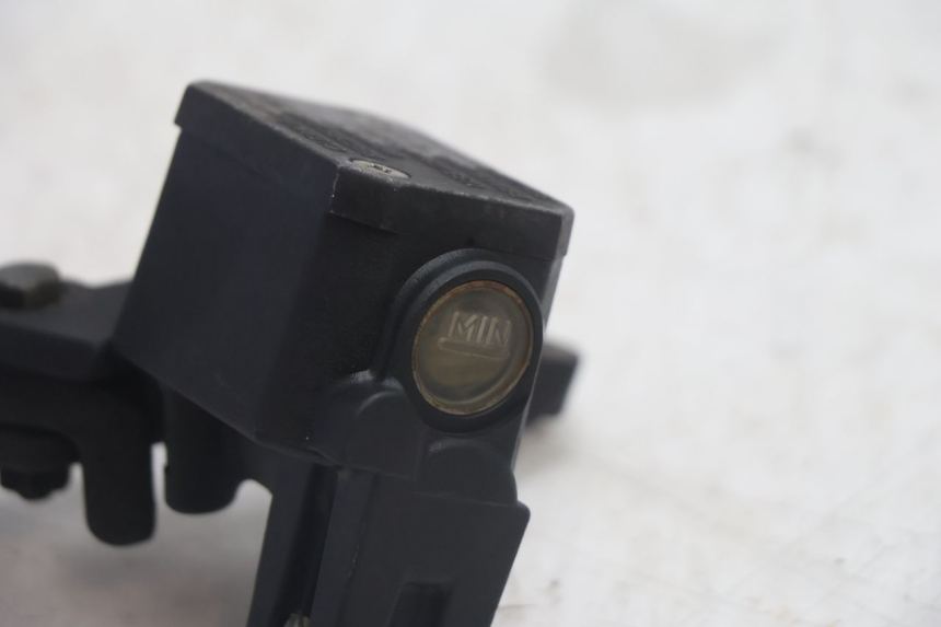 photo de MASTERCYLINDER ANTERIORE YAMAHA XMAX X-MAX 125 (2006 - 2009) - Primo piano tecnico