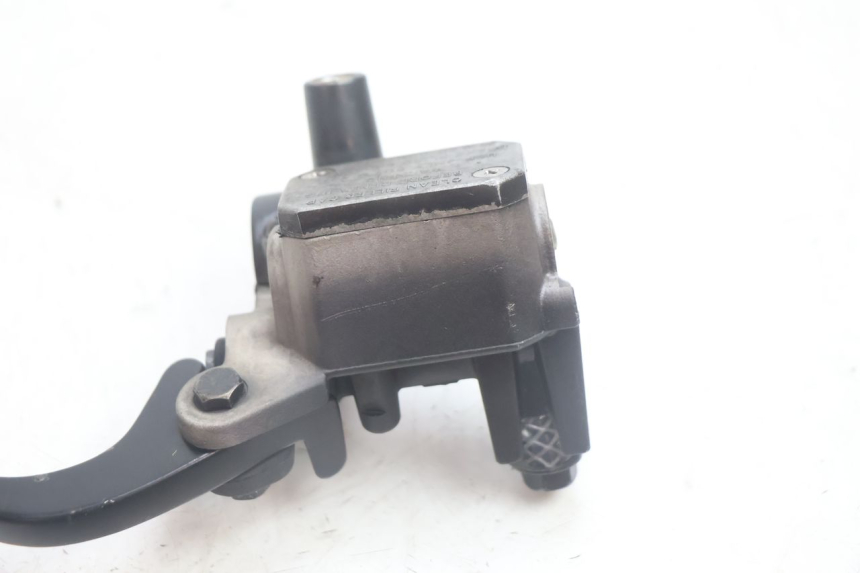 photo de MASTERCYLINDER ANTERIORE YAMAHA X-MAX XMAX 125 (2010 - 2013) - Dettagli dei punti di fissaggio