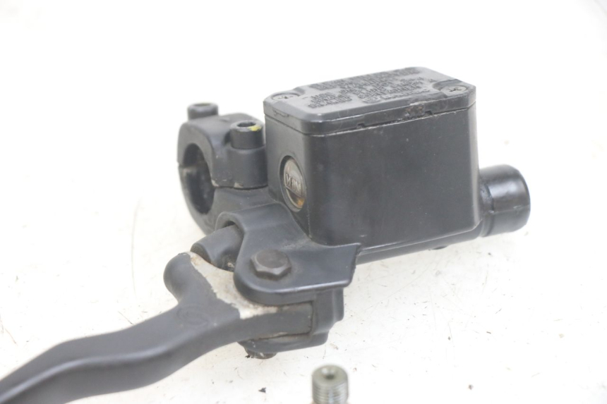 photo de MASTERCYLINDER ANTERIORE PIAGGIO X9 125 (2000 - 2003) - Primo piano tecnico