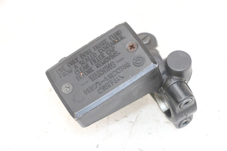 photo de POMPA FRENO ANTERIORE YAMAHA XJ6 ABS 600 (2008 - 2016) - Primo piano tecnico