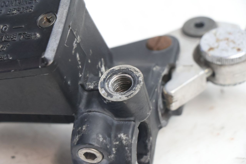 photo de POMPA FRENO ANTERIORE YAMAHA XJR 1300 (1998 - 2002) - Altra angolazione