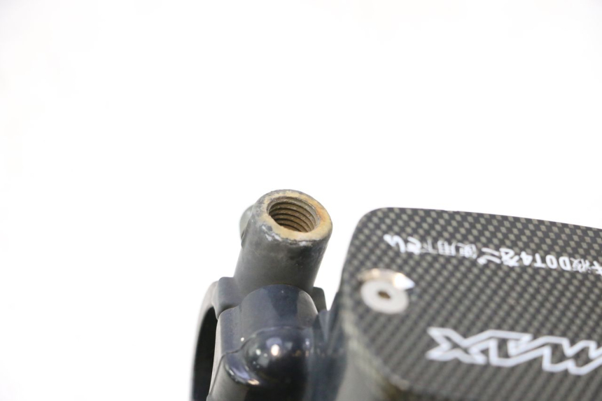 photo de POMPA FRENO ANTERIORE YAMAHA XP T-MAX ABS 500 (2005 - 2005) - Dettagli dei punti di fissaggio