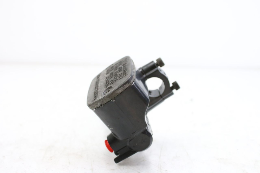 photo de MASTERCYLINDER ANTERIORE YAMAHA XP T-MAX TMAX ABS 500 (2004 - 2007) - Primo piano tecnico