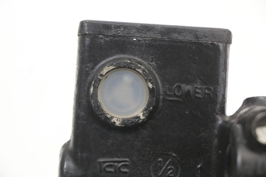 photo de CILINDRO PRINCIPALE ANTERIORE HYOSUNG XRX 125 (2000 - 2008) - Dettagli dei punti di fissaggio