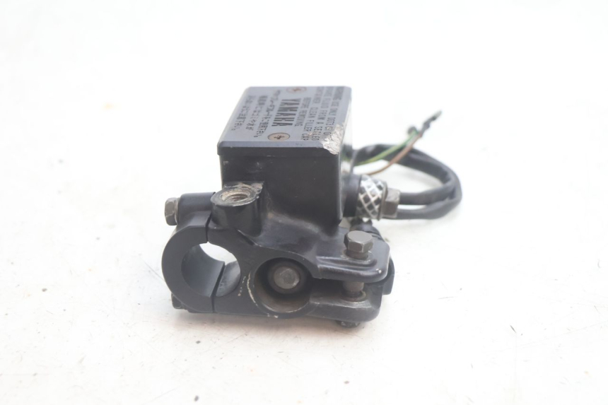 photo de POMPA FRENO ANTERIORE YAMAHA XV VIRAGO 535 (1988 - 2004) - Dettagli dei punti di fissaggio