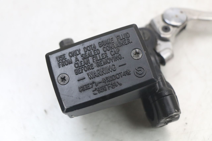 photo de MASTERCYLINDER ANTERIORE YAMAHA FJR ABS 1300 (2006 - 2012) - Altra angolazione