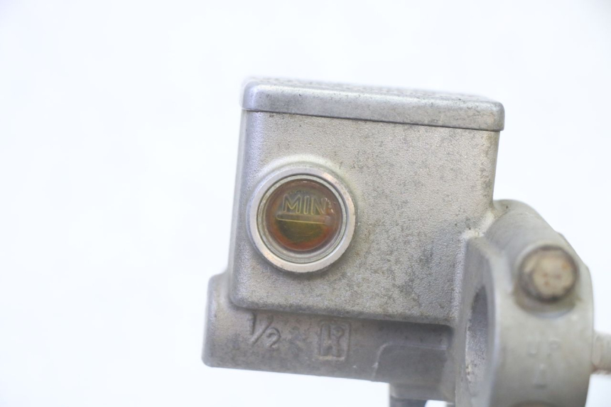 photo de POMPA FRENO ANTERIORE YAMAHA YFM GRIZZLY 550 (2008 - 2015) - Primo piano tecnico