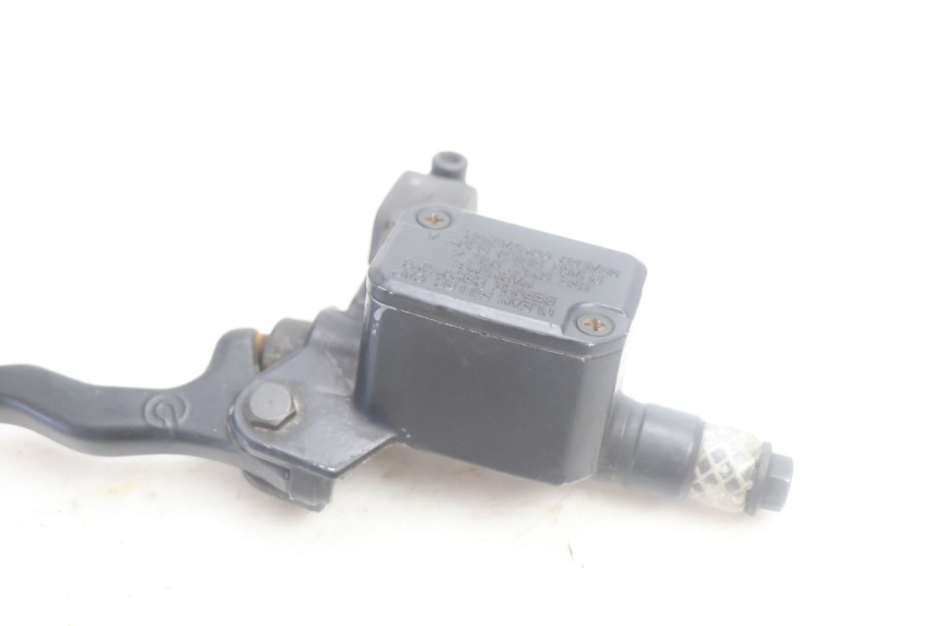 photo de MASTERCYLINDER ANTERIORE YAMAHA YP MAJESTY 125 (2002 - 2006) - Dettagli dei punti di fissaggio