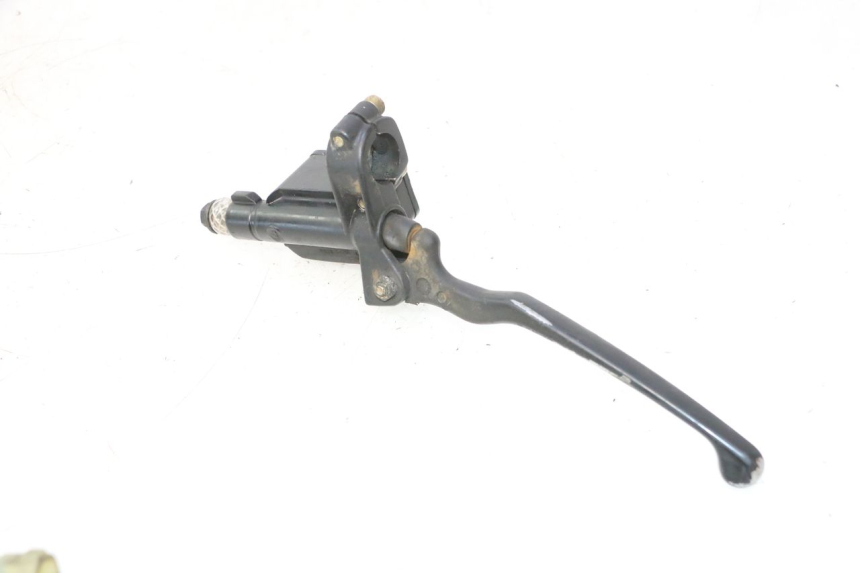 photo de MASTERCYLINDER ANTERIORE YAMAHA YP MAJESTY 125 (1998 - 2001) - Dettagli dei punti di fissaggio