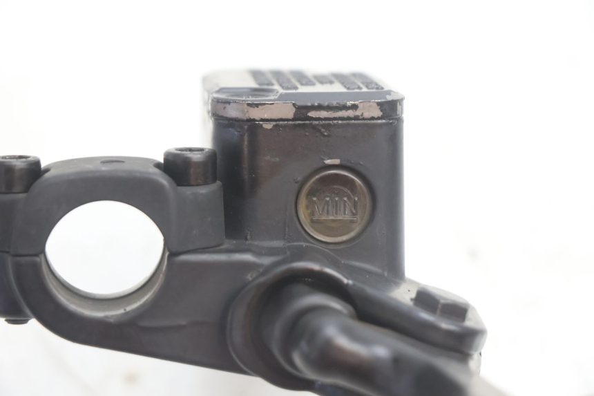 photo de MASTERCYLINDER ANTERIORE YAMAHA YP MAJESTY 125 (2002 - 2006) - Altra angolazione