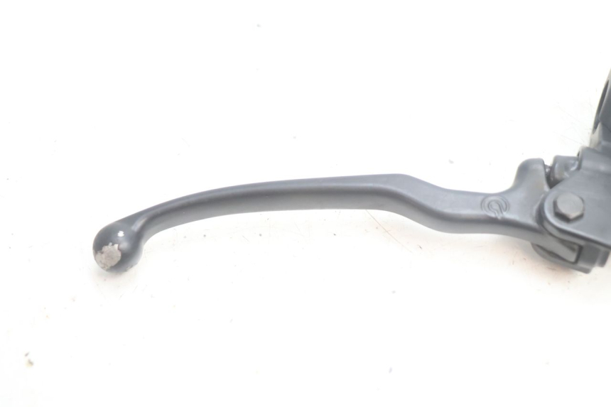 photo de MASTERCYLINDER ANTERIORE YAMAHA YP MAJESTY 125 (2002 - 2006) - Dettagli dei punti di fissaggio