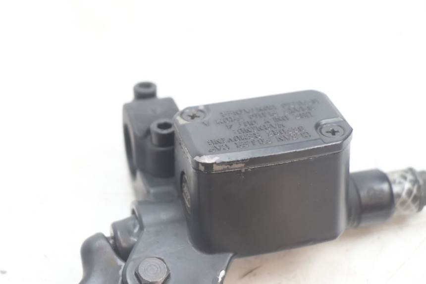 photo de MASTERCYLINDER ANTERIORE YAMAHA YP MAJESTY 125 (2002 - 2006) - Marcature e riferimenti originali