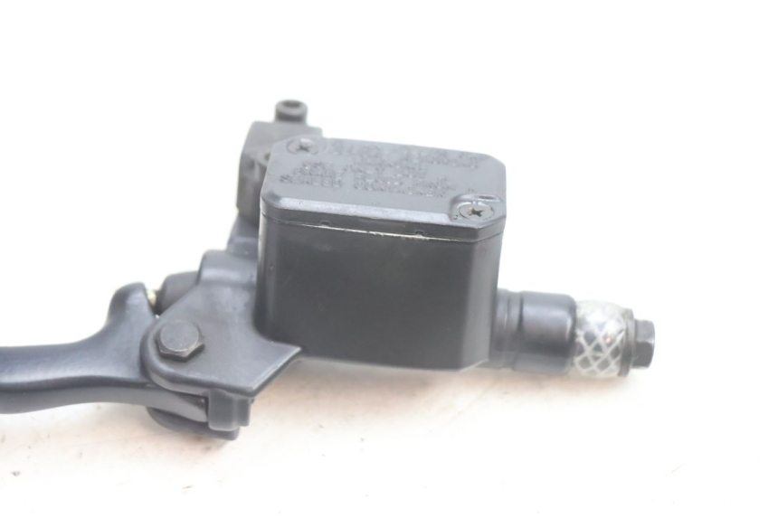 photo de MASTERCYLINDER ANTERIORE YAMAHA YP MAJESTY 125 (2002 - 2006) - Vista d'insieme del prodotto