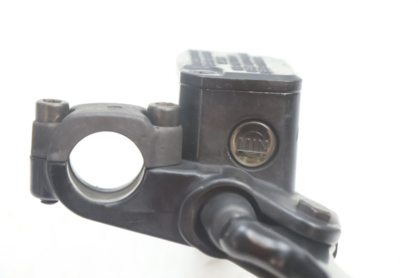 photo de MASTERCYLINDER ANTERIORE YAMAHA YP MAJESTY 125 (2002 - 2006) - Dettagli dei punti di fissaggio