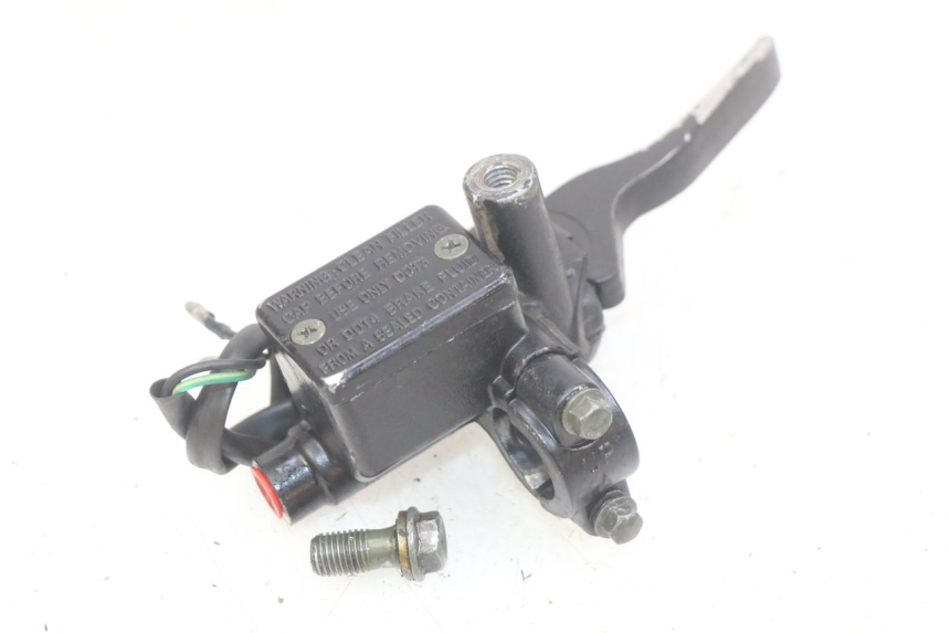 photo de MASTERCYLINDER ANTERIORE YIYING YY125T 125 (2006 - 2014) - Altra angolazione