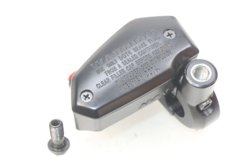 photo de MASTERCYLINDER ANTERIORE KAWASAKI Z 650 (2016 - 2019) - Primo piano tecnico