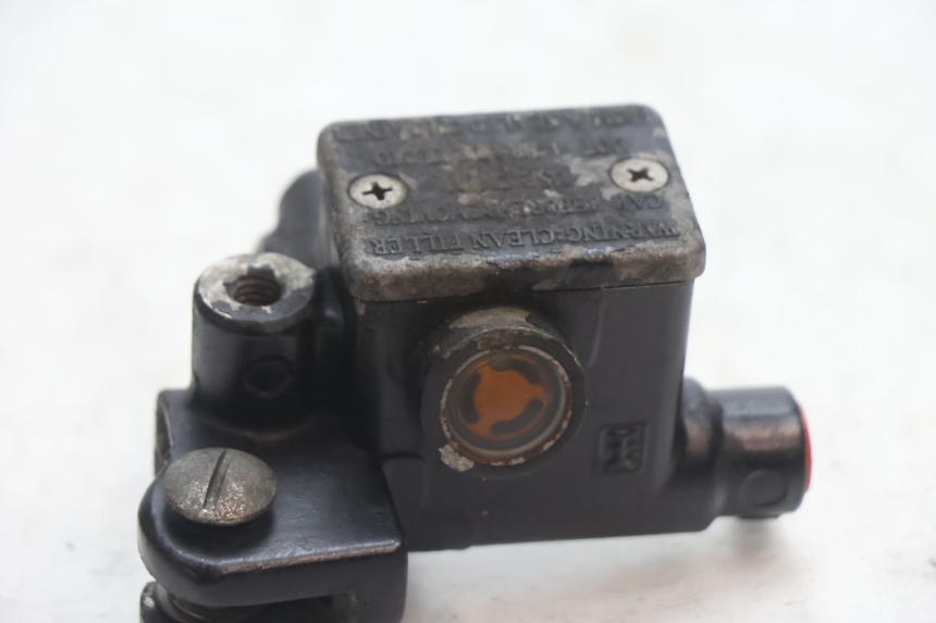 photo de MASTERCYLINDER ANTERIORE PIAGGIO ZIP 2T 50 (2009 - 2019) - Altra angolazione