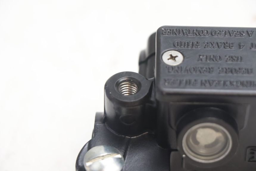 photo de MASTERCYLINDER ANTERIORE PIAGGIO ZIP 2T 50 (2009 - 2019) - Altra angolazione