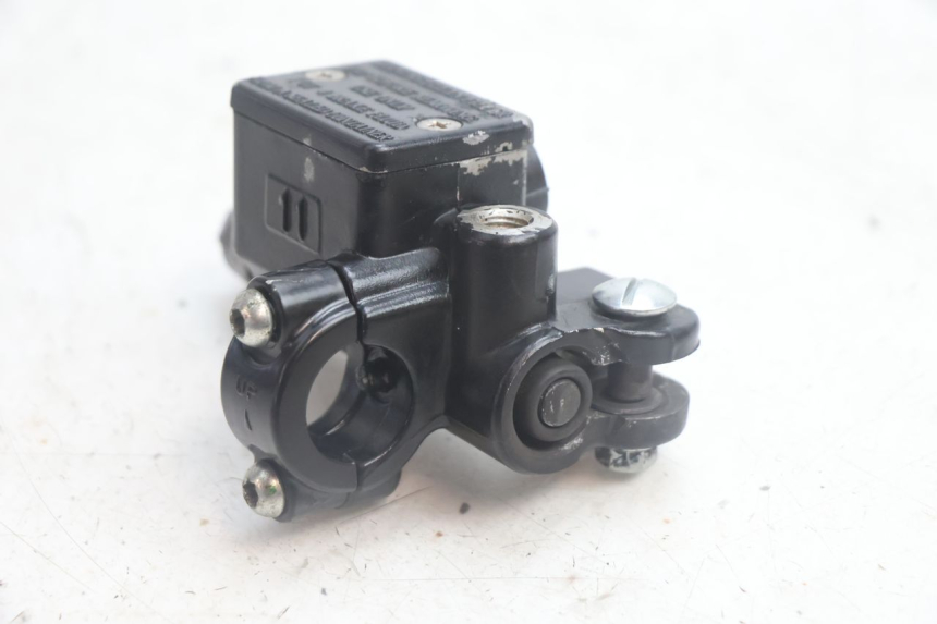 photo de POMPA FRENO ANTERIORE PIAGGIO ZIP IGET 4T 50 (2021 - 2023) - Primo piano tecnico