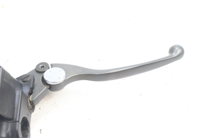 photo de CILINDRO PRINCIPALE ANTERIORE KAWASAKI ZZR 600 (1995 - 2004) - Zoom sullo stato d'uso