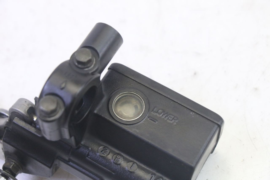 photo de POMPA FRIZIONE SUZUKI DL V STROM 1000 (2002 - 2007) - Primo piano tecnico