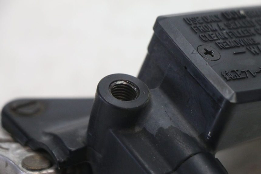 photo de POMPA FRIZIONE YAMAHA FJR 1300 (2001 - 2005) - Altra angolazione