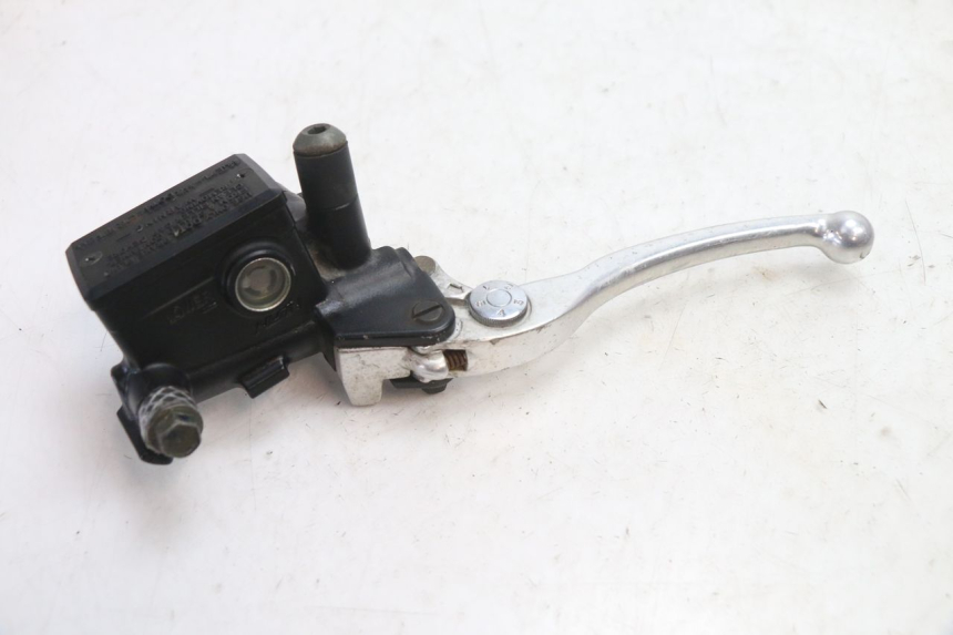 photo de POMPA FRIZIONE YAMAHA FJR 1300 (2001 - 2005) - Primo piano tecnico