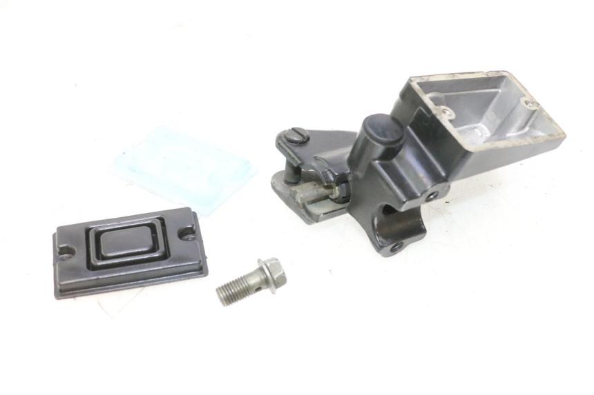 photo de POMPA FRIZIONE YAMAHA FJR 1300 (2001 - 2005) - Caratteristiche distintive