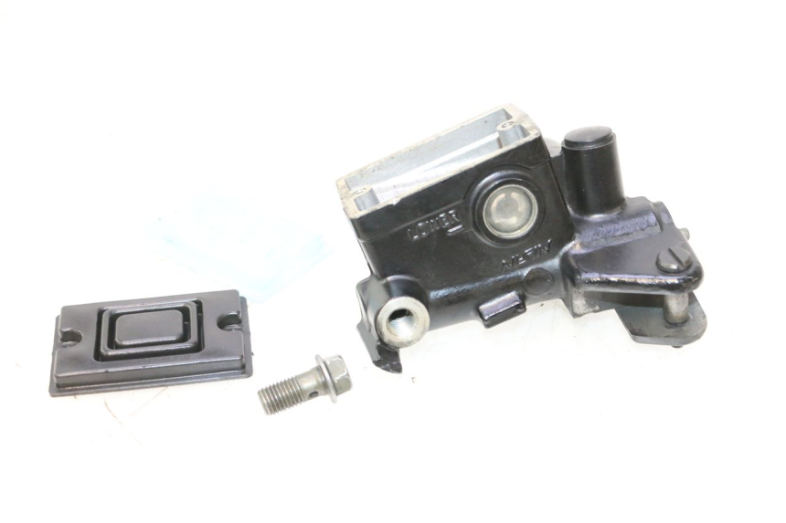 photo de POMPA FRIZIONE YAMAHA FJR 1300 (2001 - 2005) - Zoom sui componenti