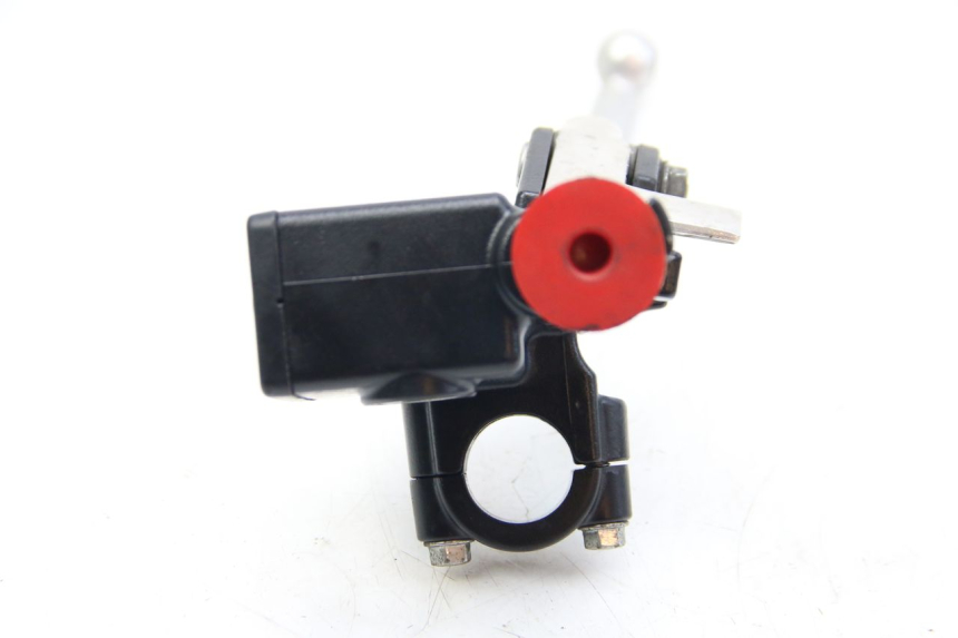 photo de MASTRO CILINDRO FRIZIONE HONDA FORZA 125 (2015 - 2016) - Primo piano tecnico