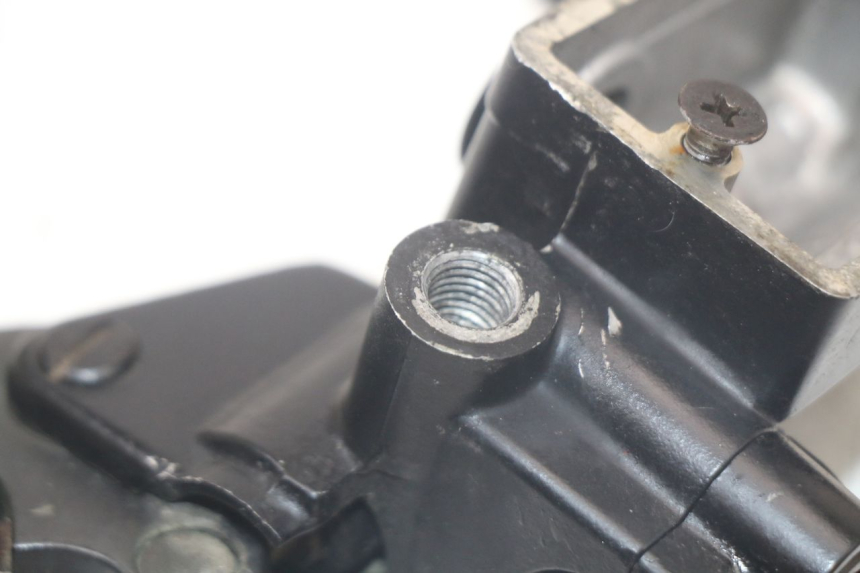 photo de CILINDRO PRINCIPALE FRIZIONE TRIUMPH SPEED TRIPLE T301 900 (1994 - 1996) - Primo piano tecnico