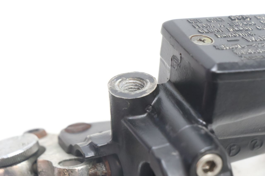 photo de POMPA FRIZIONE YAMAHA XJR 1300 (1998 - 2002) - Altra angolazione