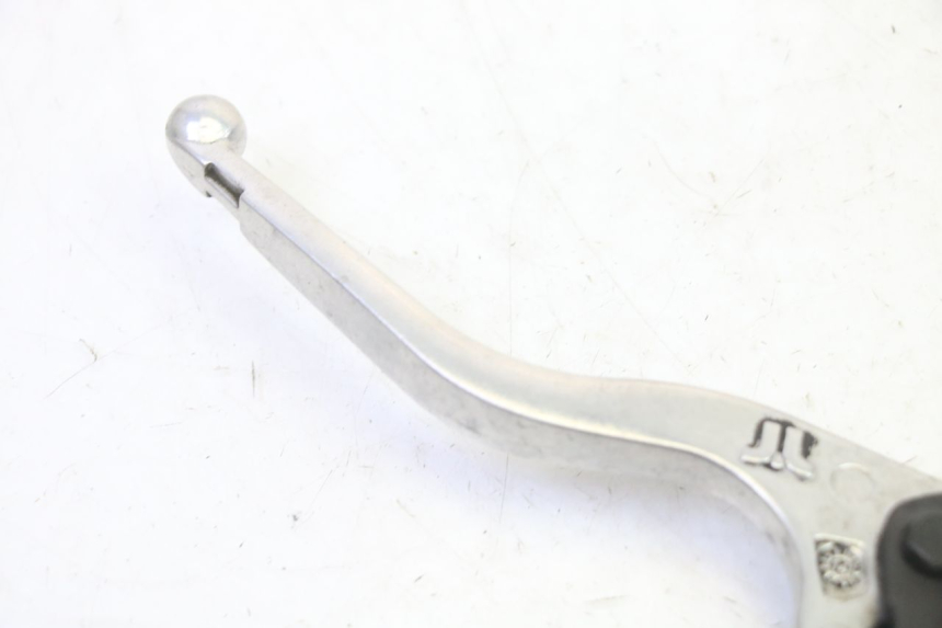 photo de POMPA FRENO POSTERIORE QUADRO 4 4D 350 (2015 - 2018) - Primo piano tecnico