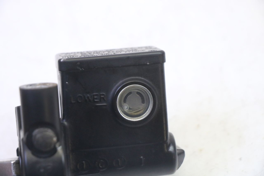 photo de MASTERCYLINDER FRENO POSTERIORE SUZUKI BURGMAN 125 (2007 - 2014) - Altra angolazione