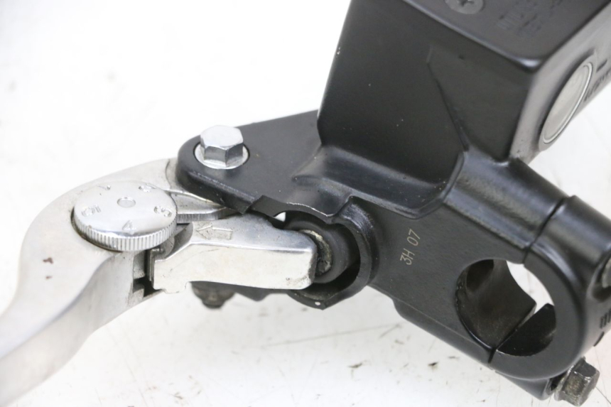 photo de POMPA FRENO POSTERIORE SUZUKI BURGMAN 650 (2013 - 2020) - Dettagli dei punti di fissaggio