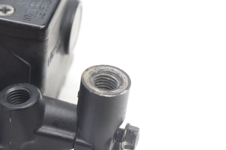 photo de MASTERCYLINDER FRENO POSTERIORE SUZUKI BURGMAN 125 (2007 - 2014) - Primo piano tecnico