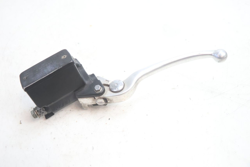 photo de POMPA FRENO POSTERIORE SUZUKI BURGMAN EXECUTIVE ABS 650 (2006 - 2012) - Primo piano tecnico