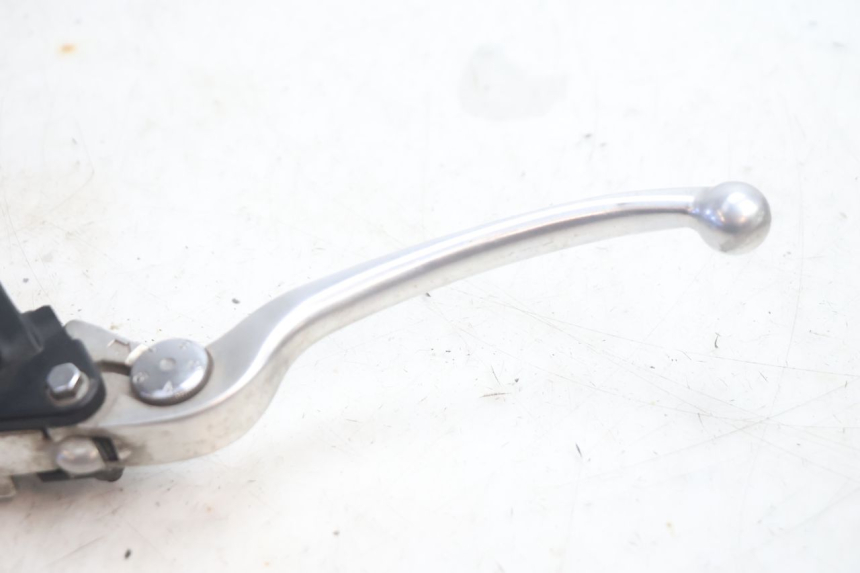 photo de POMPA FRENO POSTERIORE SUZUKI BURGMAN EXECUTIVE ABS 650 (2006 - 2012) - Dettagli dei punti di fissaggio