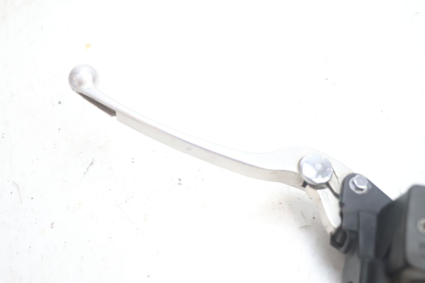 photo de POMPA FRENO POSTERIORE SUZUKI BURGMAN EXECUTIVE ABS 650 (2006 - 2012) - Primo piano tecnico