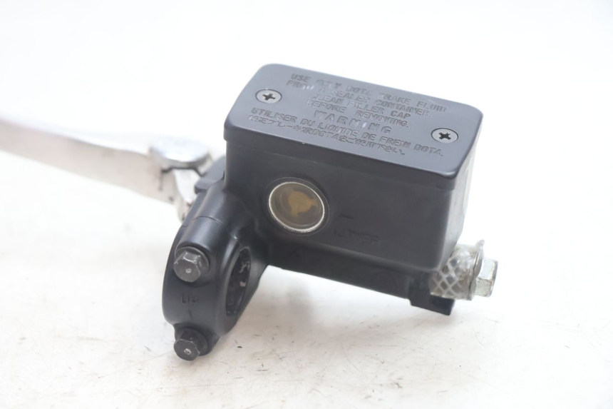 photo de POMPA FRENO POSTERIORE SUZUKI BURGMAN EXECUTIVE ABS 650 (2006 - 2012) - Dettagli dei punti di fissaggio