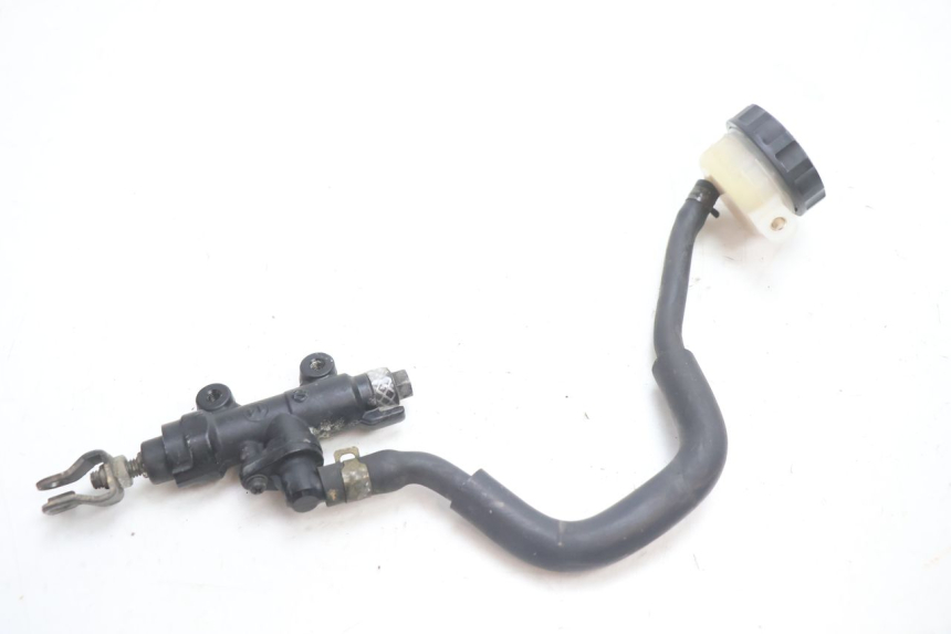 photo de POMPA FRENO POSTERIORE HONDA CB F HORNET 600 (2005 - 2006) - Primo piano tecnico