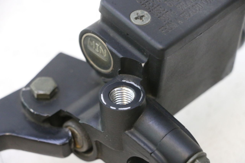 photo de MASTERCYLINDER FRENO POSTERIORE PEUGEOT CITYSTAR 2T 50 (2018 - 2021) - Dettagli dei punti di fissaggio