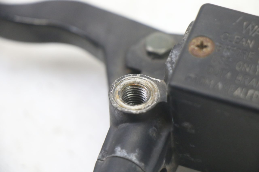 photo de MASTERCYLINDER FRENO POSTERIORE PEUGEOT CITYSTAR 50 (2013 - 2017) - Altra angolazione