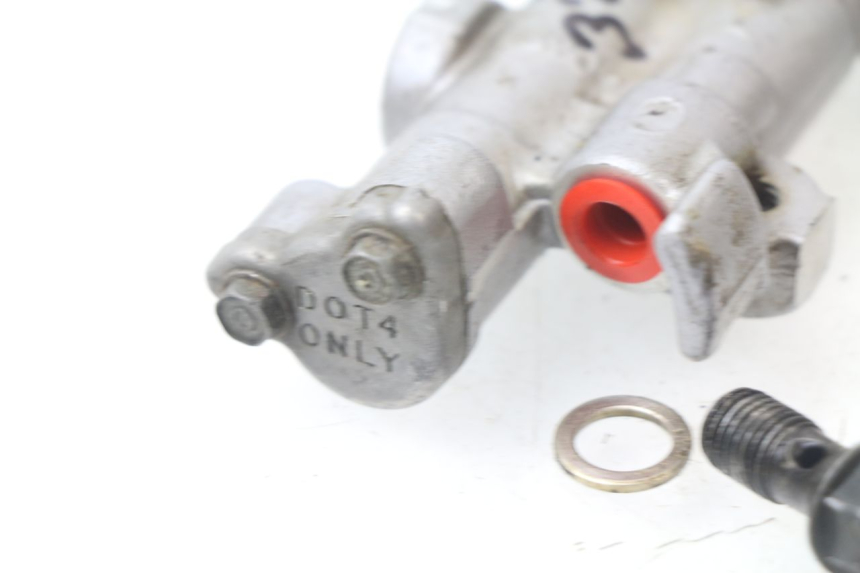 photo de POMPA FRENO POSTERIORE HONDA CRF CR-F 450 (2001 - 2005) - Dettagli dei punti di fissaggio