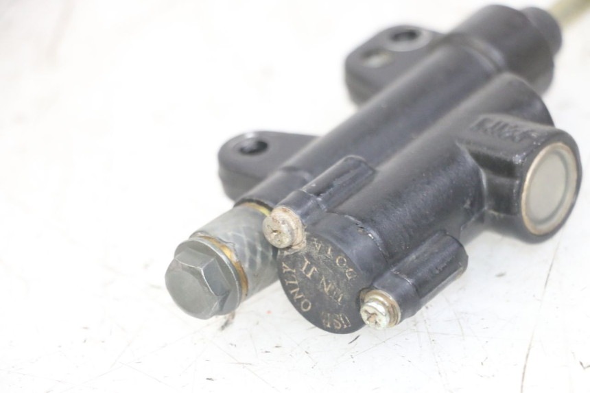 photo de MASTERCYLINDER FRENO POSTERIORE CCR DIRT BIKE 125 - Primo piano tecnico