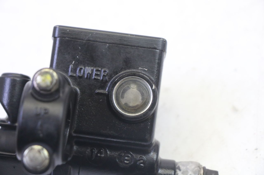 photo de MASTERCYLINDER FRENO POSTERIORE HONDA FES S-WING SWING ABS 125 (2007 - 2015) - Primo piano tecnico